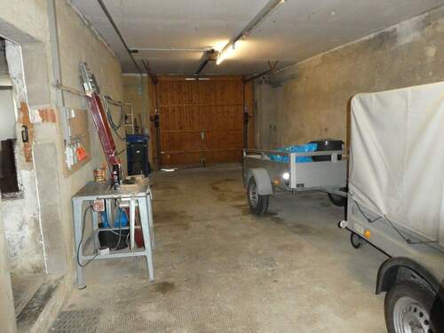 Garage mit Platz für zwei PKWs - 