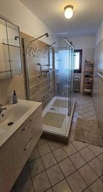 Badezimmer Dusche und Toilette - 