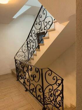 Gemeinschaftshalle mit Treppe - 