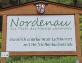 Schild am Dorfeingang - 