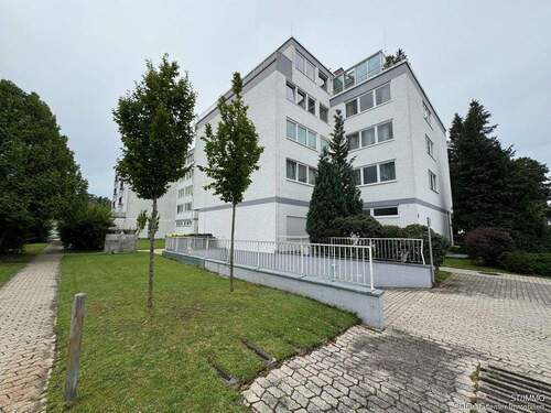 Hausansicht - 3 Zimmer Etagenwohnung zum Kaufen in Haar