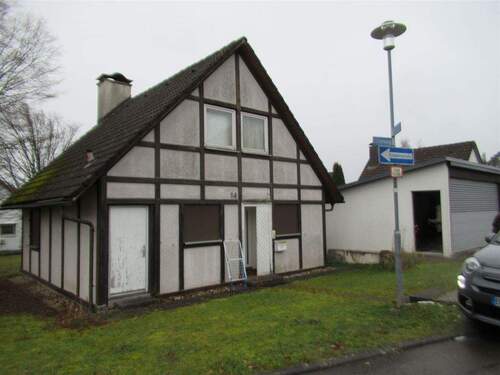 Aussenansicht - Ein tolles EFH in Simmersfeld - 260.000,00&nbsp;EUR Kaufpreis, ca.&nbsp; 96,00&nbsp;m&sup2;&nbsp;Wohnfl&auml;che