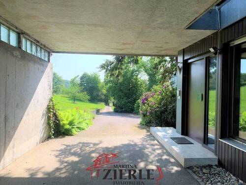 Überdachter Eingang/Carport - 6 Zimmer Einfamilienhaus in Ebersbach an der Fils
