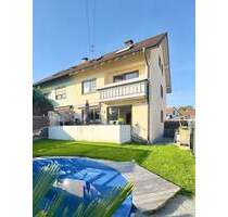 Attraktive Doppelhaushälfte in Meckenbeuren mit Einliegerwohnung, zwei Garagen und zentraler Ruhelage