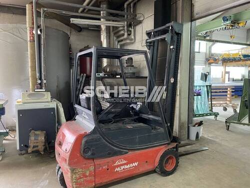 mit Gabelstapler befahrbare Hallen - Produktionshalle mit Ausstellungräumen, Bürotrakt und großer Wohnung