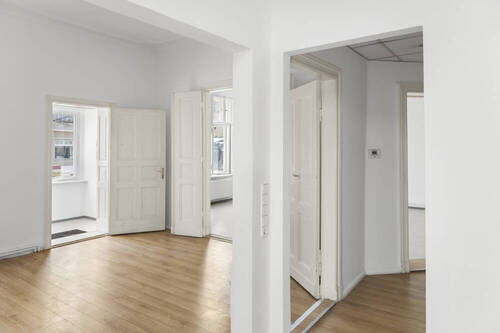 Empfang in der Zahnarztpraxis - Mehrfamilienhaus, Wohnhaus mit 263,00 m&sup2; in Berlin zum Kaufen