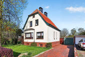 6V7A1479 - Platz ohne Ende! 6-Zimmer-Haus mit 970 m² Garten & Garage in Nordenham