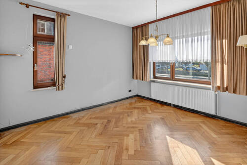 6V7A1495 - 