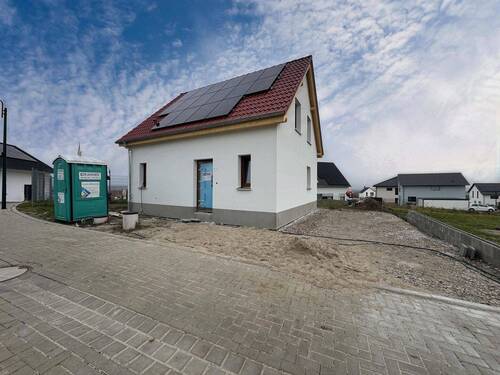 Hausfront - Charmantes Einfamilienhaus (Neubau, KfW-40) in Gierstädt (bei Erfurt)