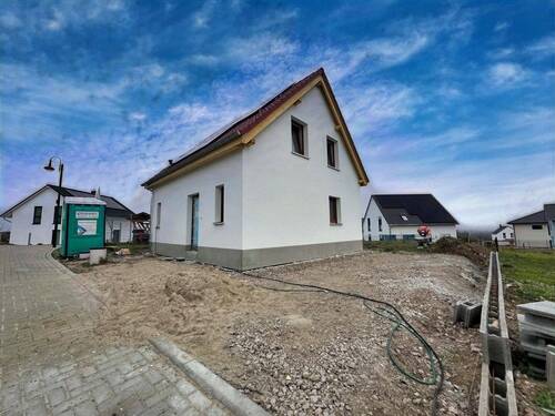 Seitenansicht/Terrasse - 3 Zimmer Einfamilienhaus zum Kaufen in Gierstädt