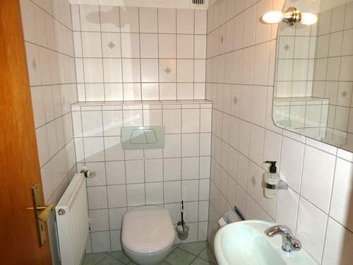 Gefliestes Gäste-WC EG - 
