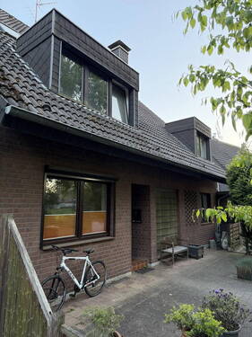 Bild 1 - Großzügiges Zweifamilienhaus mit schönem Südgarten in Toplage