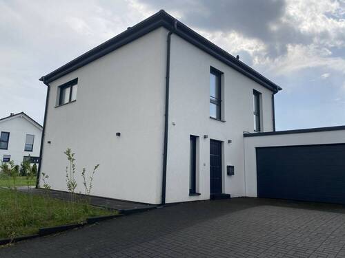 Außenansicht - Freistehendes Einfamilienhaus im Bungalow-Stil mit Doppelgarage in Dornhan