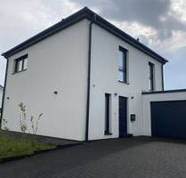 Freistehendes Einfamilienhaus im Bungalow-Stil mit Doppelgarage in Dornhan