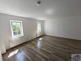 Wohnzimmer - Wohnen wie im Grünen - 480,00&nbsp;EUR Kaltmiete, ca.&nbsp; 94,00&nbsp;m&sup2;&nbsp;Wohnfl&auml;che