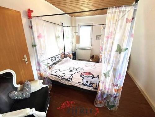 Schlafzimmer/ehemaliges Kinderzimmer 1. OG - 