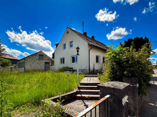 Außenansicht - Ca. 1.500 m² Grundstück mit Bestandsimmobilie: Sanierung, Neubau oder Teilung möglich