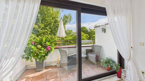 Blick auf den Balkon - Ein Ort zum Leben, Lieben und Bleiben!