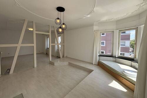 Wohn- und Esszimmer - Altbau-Charme trifft Komfort - 2,5-Zimmer mit Balkon in Stuttgart