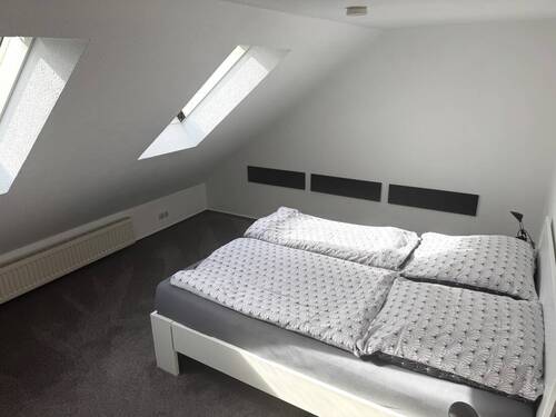 Schlafzimmer 2 OG - 