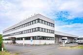 Seitenansicht - Lagerhalle mit LKW-Werkstatt und Bürogebäude