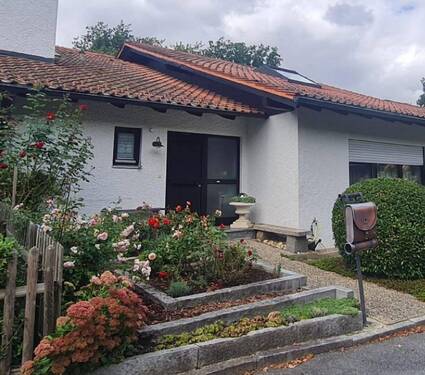 Zugang zum Haus - 7 Zimmer Doppelhaushälfte zum Kaufen in Vilshofen an der Donau