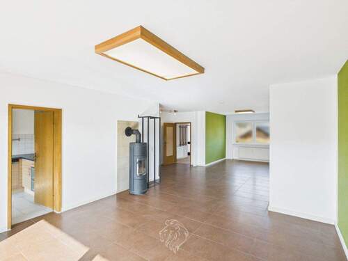 Haus links, EG: Wohn-Essbereich - 1 Zimmer Mehrfamilienhaus, Wohnhaus zum Kaufen in Unterelsbach