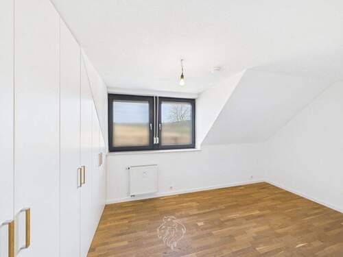 Haus links, OG: Ankleidezimmer/Büro mit hochwertigen Einbauten vom Schreiner - 