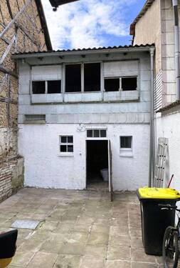 Hof mit Nebengelass - 