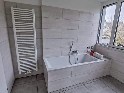 Wanne im Tageslichtbad - 