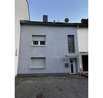 TRIER - ZEWEN - gepflegtes Einfamilienhaus mit 2 Stellplätzen, Balkon und Innenhof