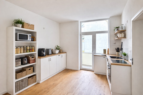 Wohnküche - Einbauten Vergleichswohnung - Moderne 2,5-Zimmer-Wohnung mit neuer Einbauküche und Balkon