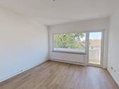 Ansicht I: Wohn- und Esszimmer - Große 3-Zimmer-Wohnung mit EBK und 2 BALKONEN in Seelze-Letter
