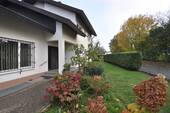 Hauseingang - Südseite - Landluft & Lebensfreude - großzügiges Familienhaus nahe Freiburg
