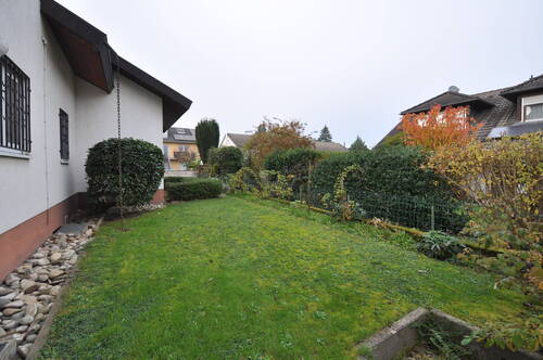 Garten Nordseite - 7 Zimmer Mehrfamilienhaus, Wohnhaus in Schallstadt