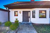 Hauseingang - 5 Zimmer Einfamilienhaus zum Kaufen in Unterpleichfeld