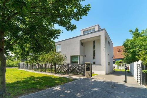 Frontansicht - 7 Zimmer Einfamilienhaus in Berlin