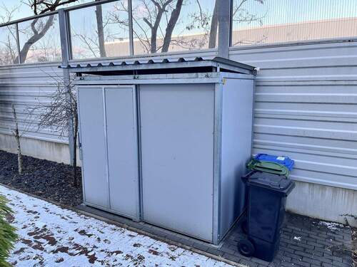 Remise/Gartenhaus vor der Haustür - 