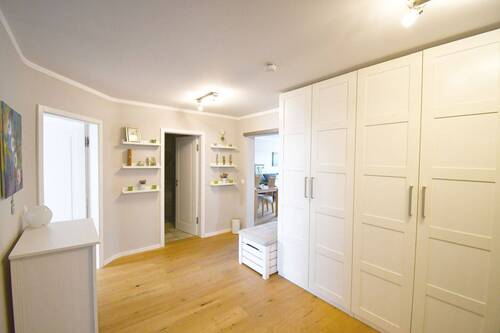 Flur - 4 Zimmer Etagenwohnung zum Kaufen in Elmshorn