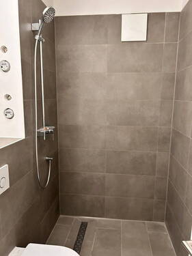 Gästebad mit Dusche - 