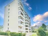 Fassade Rückseite - Großzügige 4-Zimmer-Wohnung mit Balkon und viel Potenzial - Ideal für Familien mit Kindern !