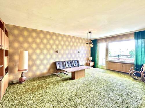 geräumiges Wohnzimmer - 4 Zimmer Etagenwohnung in Burgdorf