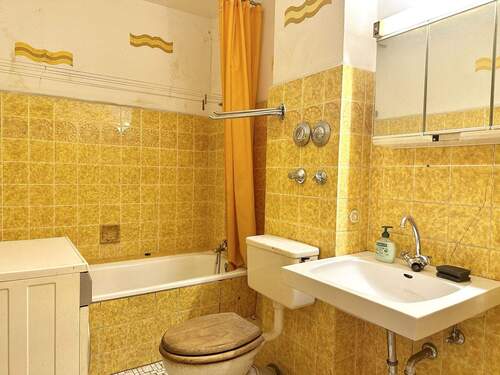 Badezimmer mit Badewanne - 