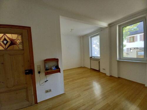 Bild 2 - 6 Zimmer Doppelhaushälfte zum Kaufen in Mühlheim