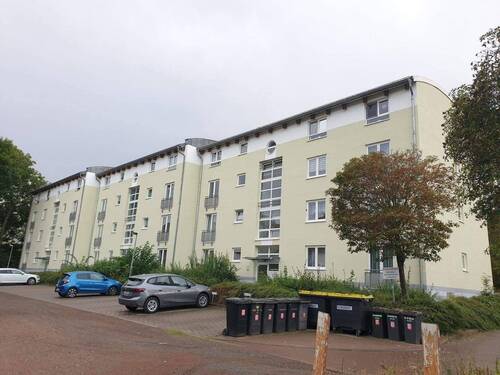 Straßenansicht - Helle 2-Raum-Wohnung mit Balkon