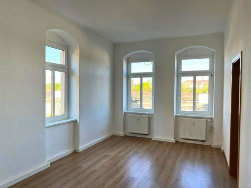 Ansicht I: Wohn- und Esszimmer - Charmante und helle 3-Zimmer-Wohnung mit BALKON und Altbauflair