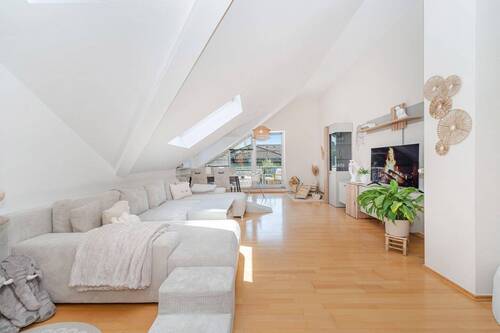 Wohnzimmer - 3 Zimmer Etagenwohnung zum Kaufen in München