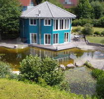 Wohnen am See - einzigartiges Einfamilienhaus in Achteckform mit Natur-Schwimmteich und ganz viel Lebensgefühl in Hüfingen-Hausen vor Wald! - Hüfingen / Hausen vor Wald
