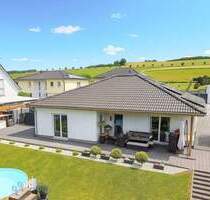 Energieeffizient und alles auf einer Ebene: Neubau-Bungalow mit unverbaubarem Fernblick - Zerf