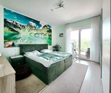 Schönes Schlafzimmer mit Zugang zur Terrasse - 